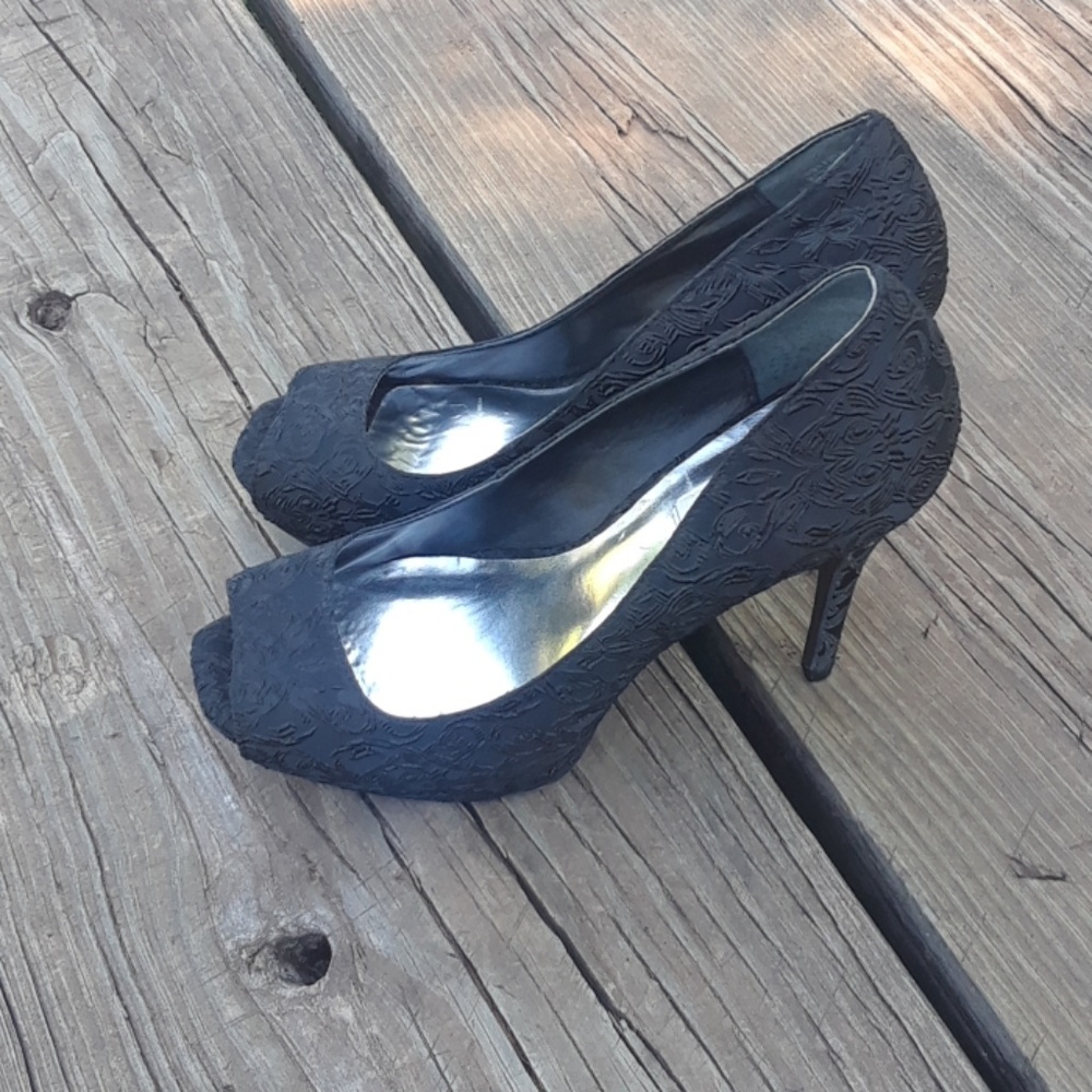 Vera Wang Open Toe Pumps Black Textured